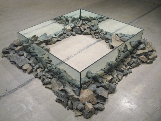 Robert Smithson: Rocks and mirror square, II, 1971